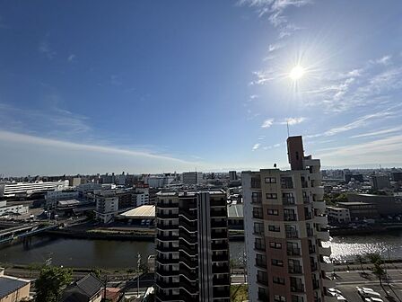 15階建ての12階に位置!高層階のため眺望・日当たり・風通し良好です♪
