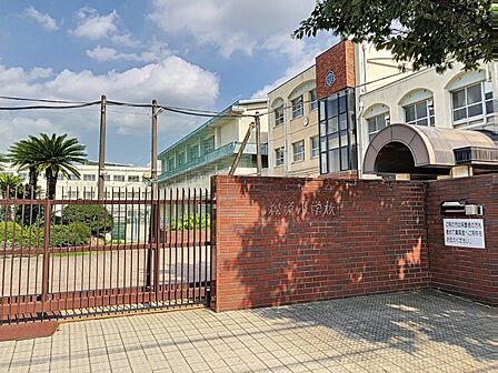 松栄小学校 徒歩約11分 約850m