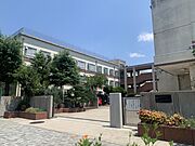 若水中学校まで　403m　徒歩約6分