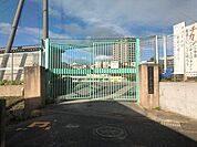 枚方市立第二中学校 900m