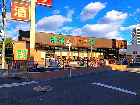 ライフ牧野店 30m