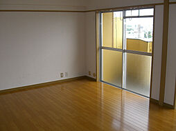 マンションピースフル 601 6階2DKのリビング/ダイニング