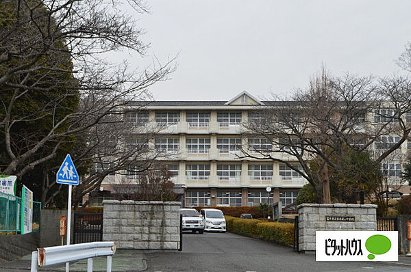 画像16:中学校「富士市立吉原第三中学校まで1652m」