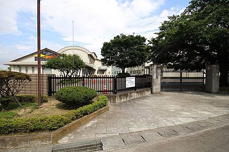 福島市立御山小学校 1640m