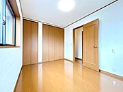 【リフォーム済/2階北東側洋室】クロス張替え、照明交換いたしました。その他クリーニングいたしました。