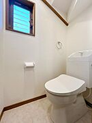 【リフォーム済/1階トイレ】トイレ新品交換、クロス張替え、クッションフロア張替えしました。新品だと清潔感があって良いですね。
