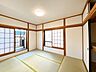 和室：【リフォーム済/2F和室】畳表替え、障子襖張替、クロス張替、照明交換を行いました。
