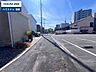 外観：前面道路含む現地写真