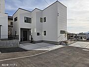 トータテハウジング施工の2階建て住宅です