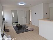 LDKから水廻りへアクセスできるので、家事動線も良好です