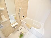 広めの浴槽で、リラックスしたひとときをお過ごしいただけます。