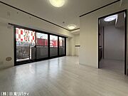 約13.5帖のLDKには収納もあり、対面キッチンで家族の会話も弾みます