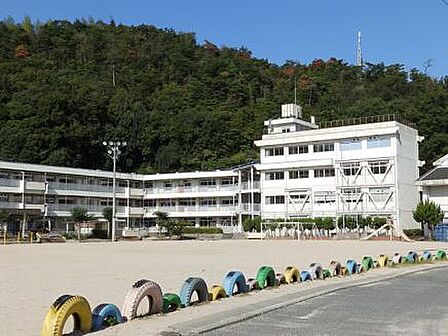 広島市立上温品小学校?637m