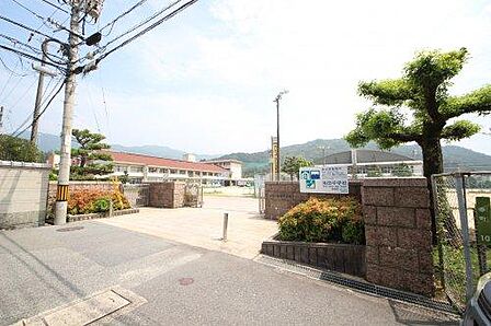 海田町立海田中学校まで2585m（徒歩33分）