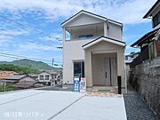 駐車スペースが3台あり広々としています。