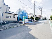 開放感があり日当りも良好です！目の前に広がる開放感とゆとり。暮らしの夢を育む住まいがここにあります！穏やかな風と陽光を導き、プライバシーに配慮された設計プランで居住性を一段と心地よいものにしています！