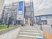 開放感があり日当りも良好です！目の前に広がる開放感とゆとり。暮らしの夢を育む住まいがここにあります！穏やかな風と陽光を導き、プライバシーに配慮された設計プランで居住性を一段と心地よいものにしています！