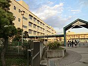 横浜市立芹が谷小学校まで約650ｍ