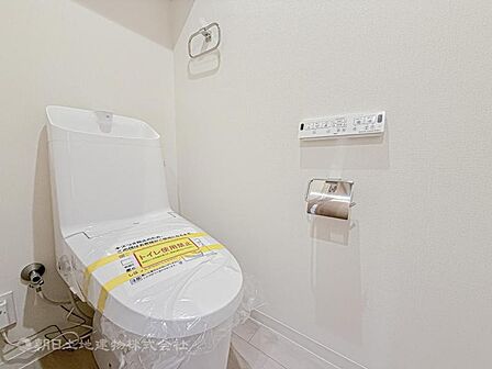 【トイレ】ウォシュレット、保温機能付き便座など充実の設備です お掃除がしやすくストレスフリー!!