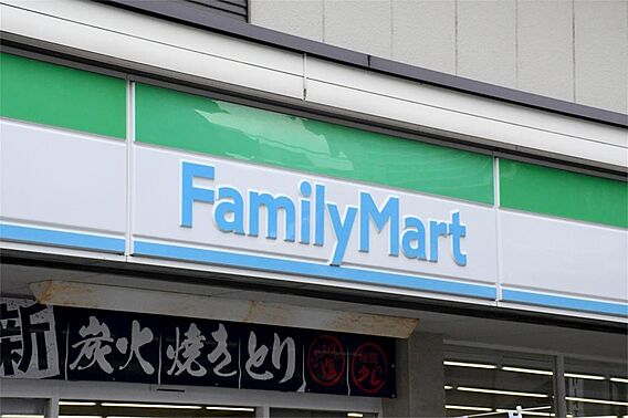 ファミリーマー...