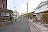 外観：物件の南側前面道路（東側から）［2025年2月7日撮影］
