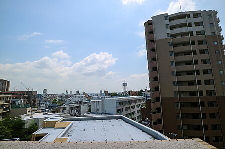 バルコニーからの眺め（南東方向）［2025年7月31日撮影］