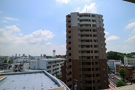 バルコニーからの眺め（南西方向）［2025年7月31日撮影］