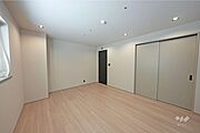 北東側洋室約11.6帖［2025年6月1日撮影］