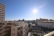 バルコニーからの眺め（南西方向）前面棟がなく日当たり良好です。