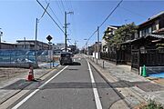 物件の北側前面道路（西側から）［2026年3月19日撮影］