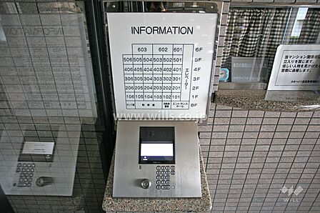 エントランスはオートロック付きです。