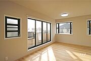 南側洋室13.5帖［2024年12月20日撮影］