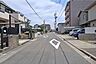 外観：物件の北側前面道路（西側から）［2026年8月6日撮影］