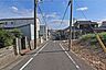外観：物件の東側前面道路（北側から）［2026年9月2日撮影］