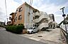 外観：ライオンズマンション石川橋の外観と敷地内駐車場(屋外平面式)