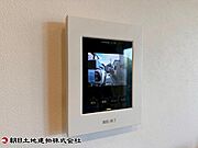 来訪者の顔がしっかり確認できるTVモニター付きインターフォンで、防犯面も安心です