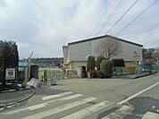 綾瀬市立綾南小学校950m