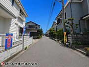 交通量の少ない閑静な住宅地、東西南北どこにいくにも平坦な街並みは自転車利用も便利です。