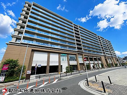 駅前再開発が生み出した、新たな瀬谷のシンボル。ライオンズ横濱瀬谷ステーションスクエア。