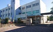 甚目寺中学校■13の部活動があり、それぞれ熱心に活動しています。職場体験学習など、学活や総合の時間を使って「働くこと」についてより深く学習していく機会を設けています。 2300m
