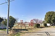 船頭場公園■緑いっぱいの自然に囲まれた公園です。お父さんの休日には運動用具をもってキャッチボールしたり、サッカーしたりと幅広い遊びを可能にしてくれます。 600m