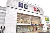 V・drugみなと店■医薬品・化粧品・日用雑貨などを取り扱っており、とても便利ですね！ 1500m