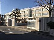 福春小学校■学校の西側には農業文化園・戸田川緑地が広がり、豊かな自然に恵まれた環境に立地し、その特色を生かして、農業体験や環境学習に取り組んでいます。 1000m