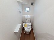 06.温水洗浄便座付きのトイレお掃除しやすい素材と機能にこだわった、シャープなフォルムのトイレはいつまでもキレイが続きます。※イメージ写真