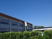 須西小学校■年間を通してさまざまな行事が予定されています。授業参観もあり、子ども達の充実した学校生活を見学することもできます。 1400m