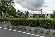 大縄公園■緑いっぱいの自然に囲まれた公園です。お父さんの休日には運動用具をもってキャッチボールしたり、サッカーしたりと幅広い遊びを可能にしてくれます。 630m