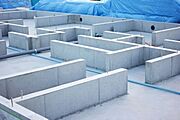 住まいの安心を支えるベタ基礎工法「鉄筋入りコンクリートベタ基礎」標準採用。地面全体を基礎で覆うため建物の加重を分散、地面に伝えることができ、不動沈下に対する耐久性や耐震性を向上することができます。