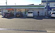 ファミリーマート津島市民病院前店■「あなたとコンビに」ファミリーマート。24時間営業のコンビニは生活環境に欠かせません♪Tカードなどがご利用いただけます！ 490m
