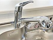 02.浄水器内蔵型ハンドシャワー蛇口の先端に浄水器を内蔵。浄水シャワーが使える毎分4リットルのたっぷり浄水。※イメージ写真