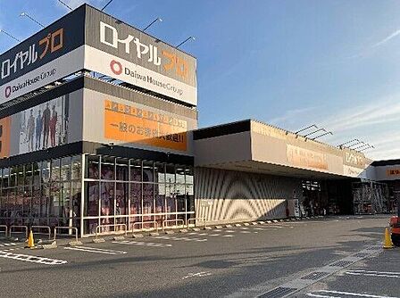 ロイヤルプロ清須■プロ向け工具・建築資材が充実。プロショップですが、家庭用の工具やDIY用品、園芸・補修用品などもあり、初心者でも利用しやすいです。 1240m